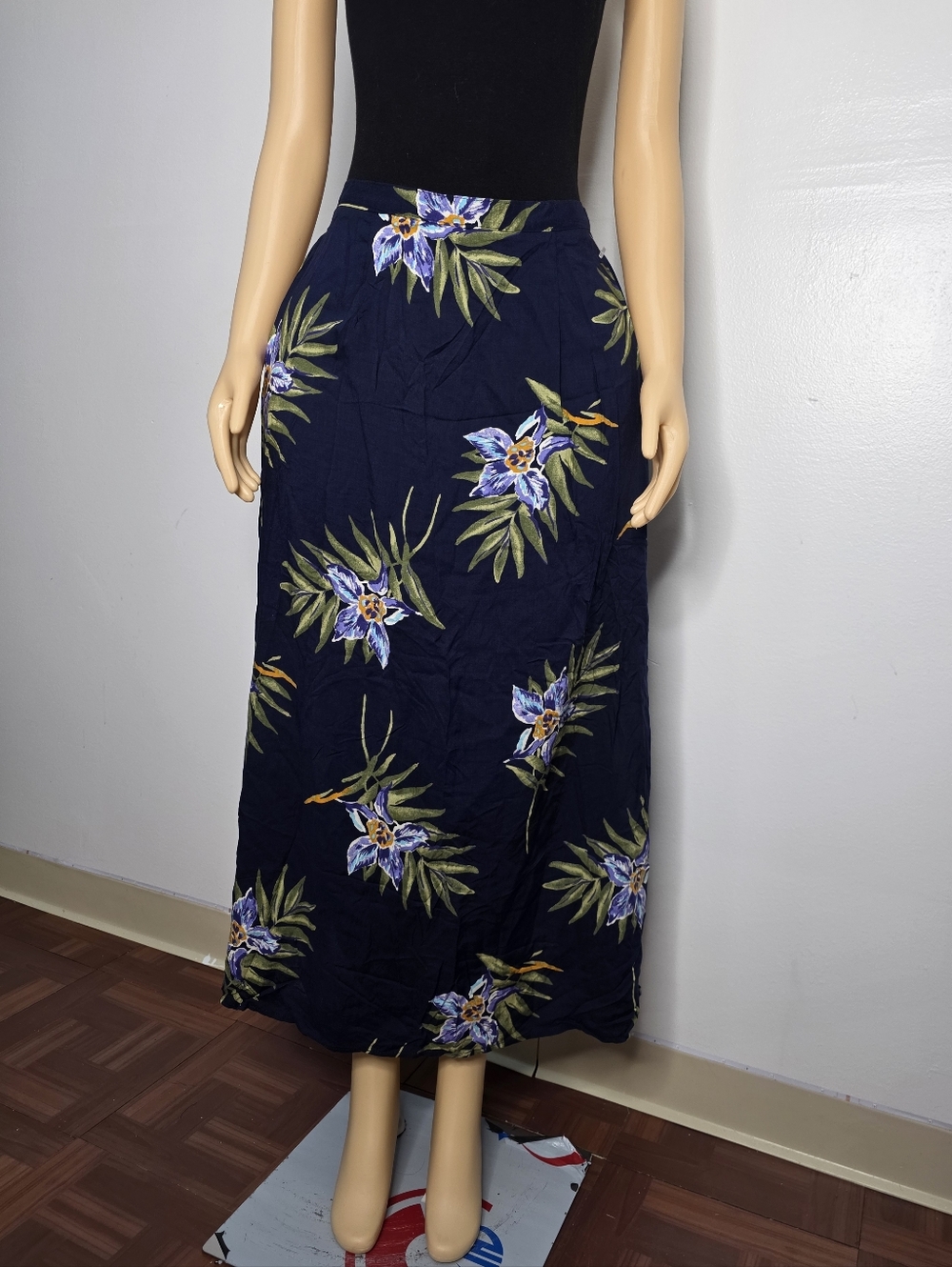 Jessica Stevens Classic Navy Floral Maxi Skirt - Women's Size US/L